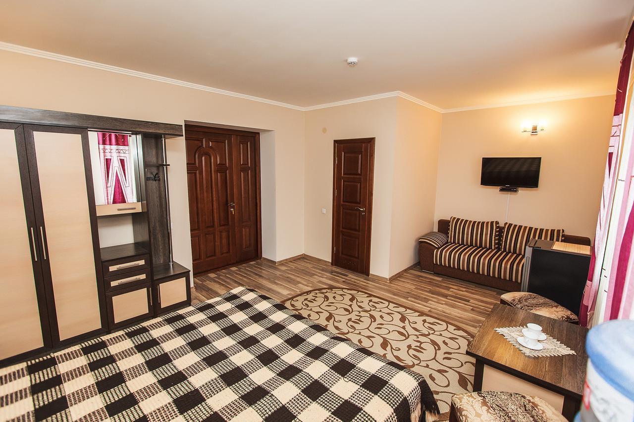 Slavyanskaya Hata Hotel Baranowicze Zewnętrze zdjęcie