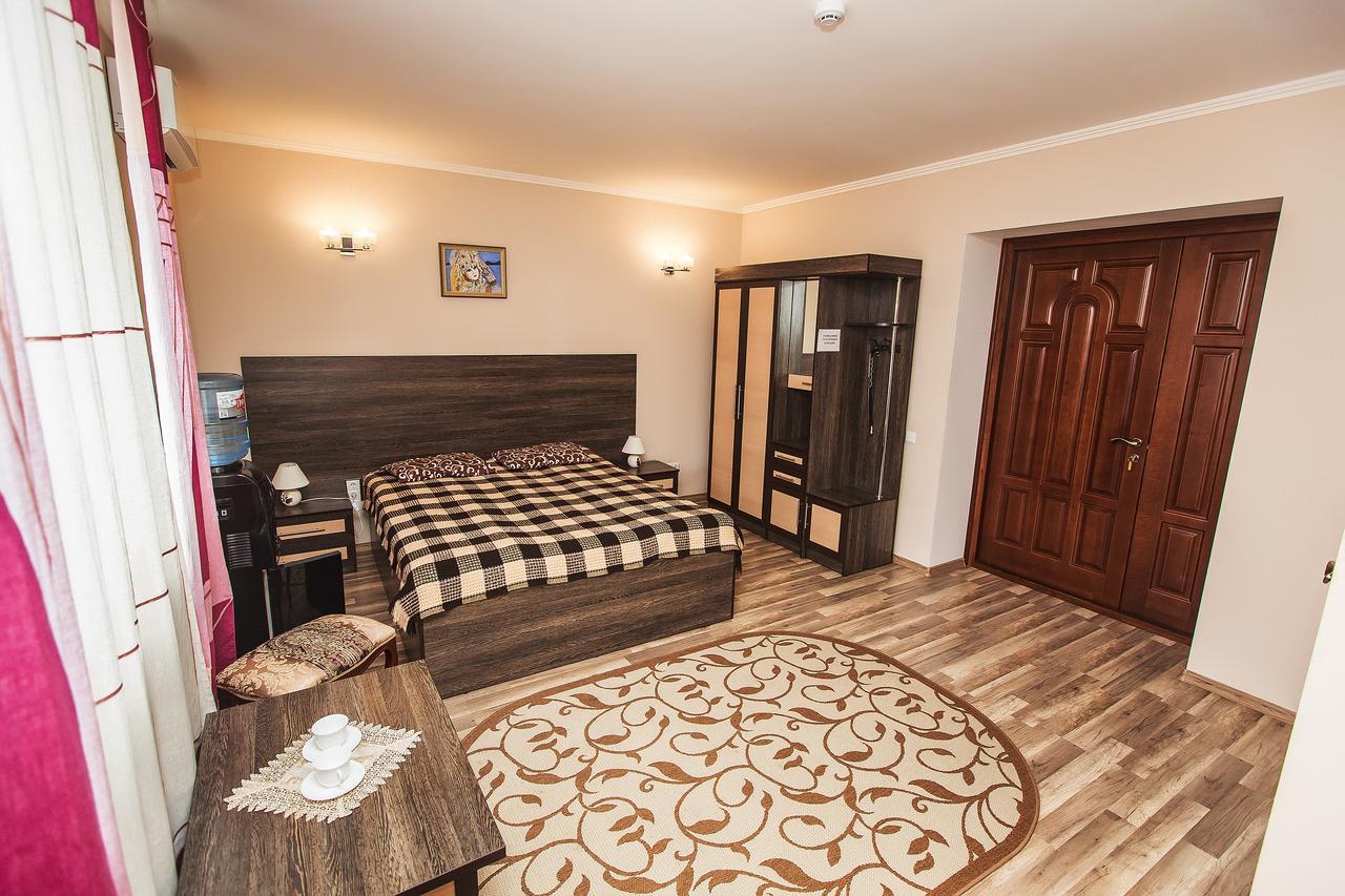 Slavyanskaya Hata Hotel Baranowicze Zewnętrze zdjęcie